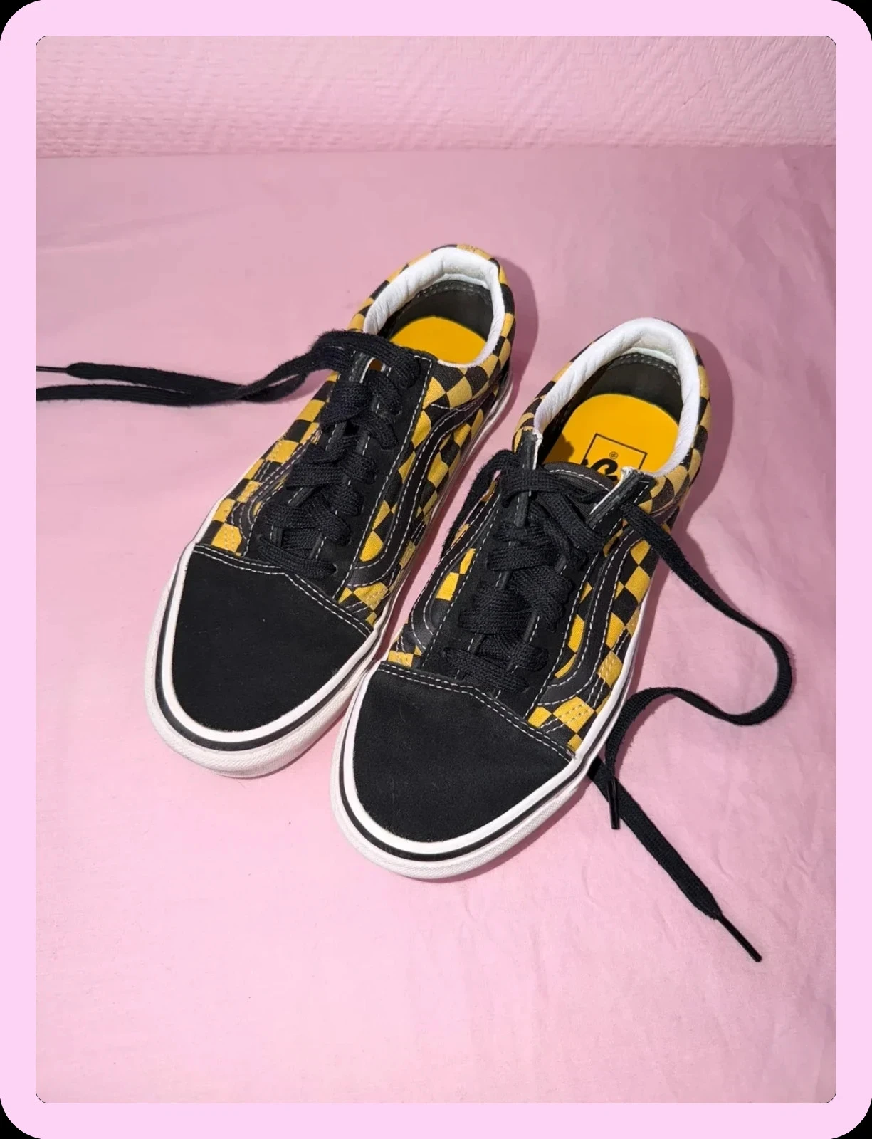 Basket Vans Old Skool à motif damier jaune et noir. En très bon état.